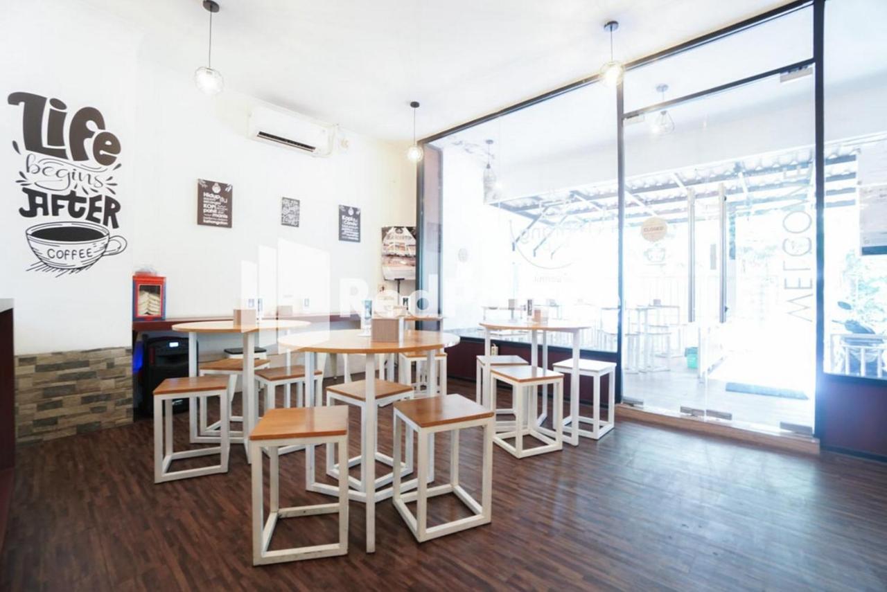 Eascot Hotel Mitra Reddoorz Jakarta Exterior photo