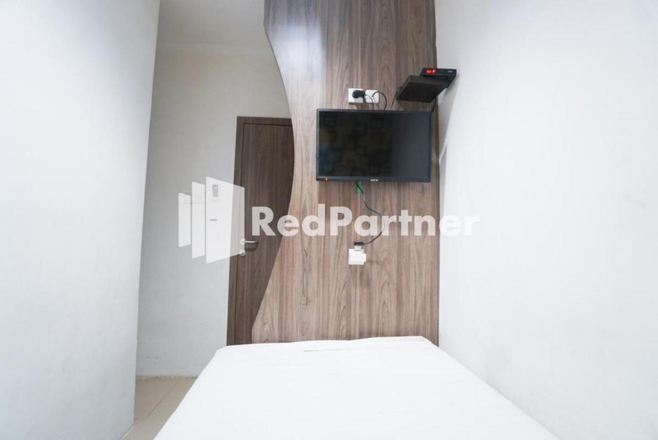 Eascot Hotel Mitra Reddoorz Jakarta Exterior photo