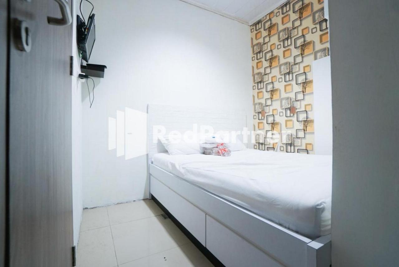 Eascot Hotel Mitra Reddoorz Jakarta Exterior photo