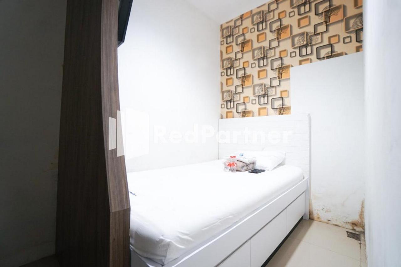 Eascot Hotel Mitra Reddoorz Jakarta Exterior photo